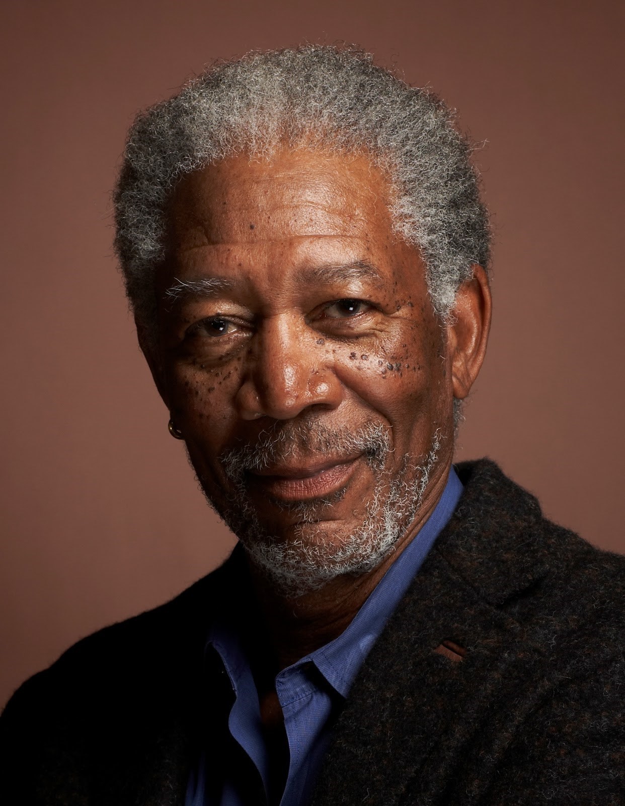 摩根費里曼Morgan Freeman　奧斯卡最佳男配角 奧斯卡影帝入圍 美國籍資深好萊塢演員，在2005年，他終於不負眾望，以《登峰造擊》（Million Dollar Baby,2004）拿下奧斯卡最佳男配角獎項，是好萊塢電影的口碑保證!